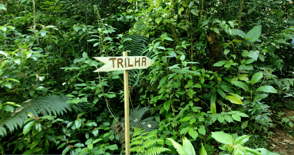 indicação de trilha monte crista